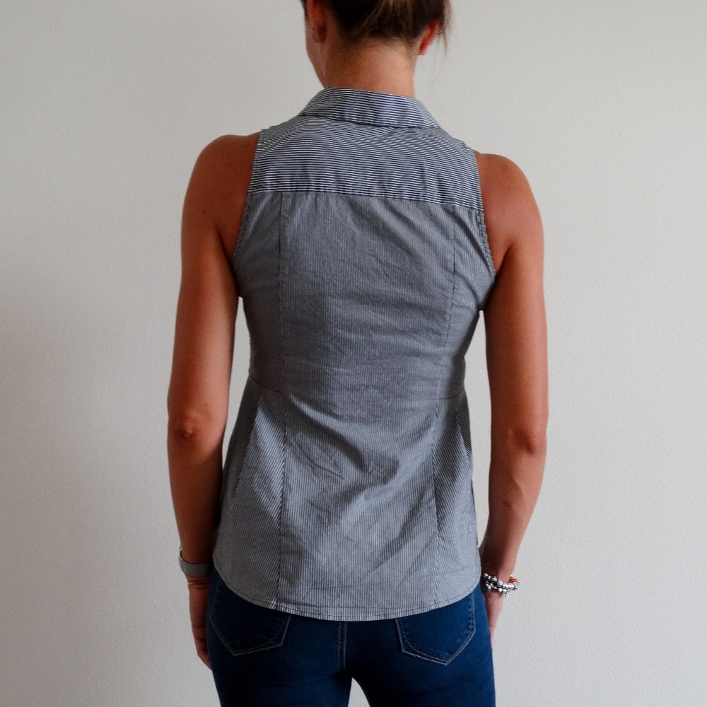 NWOT White House Striped Sleeveless Collar Top - Picture 4 of 8